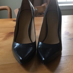 Nine West black leather pumps